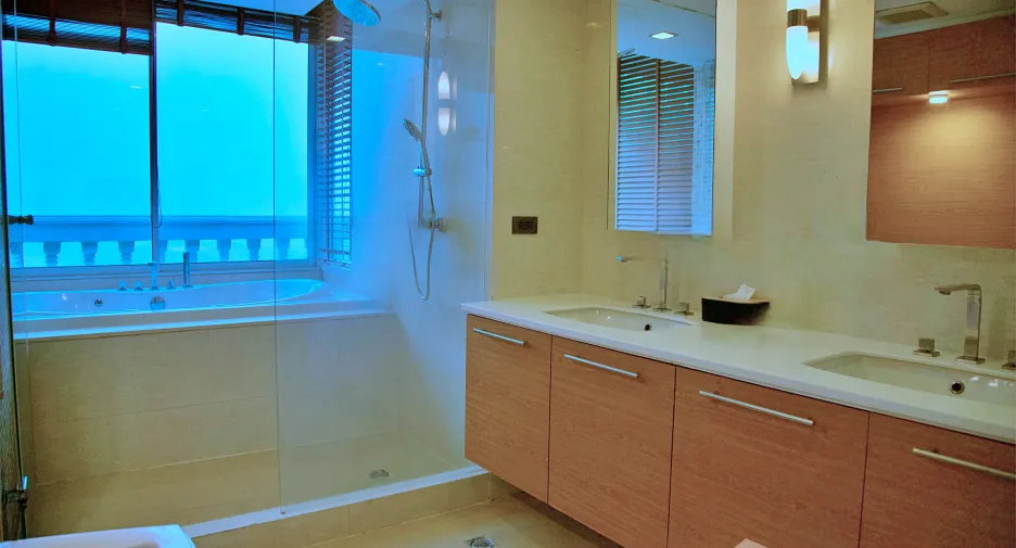 For rent 2 bedrooms condo in Khlong Toei, Bangkok