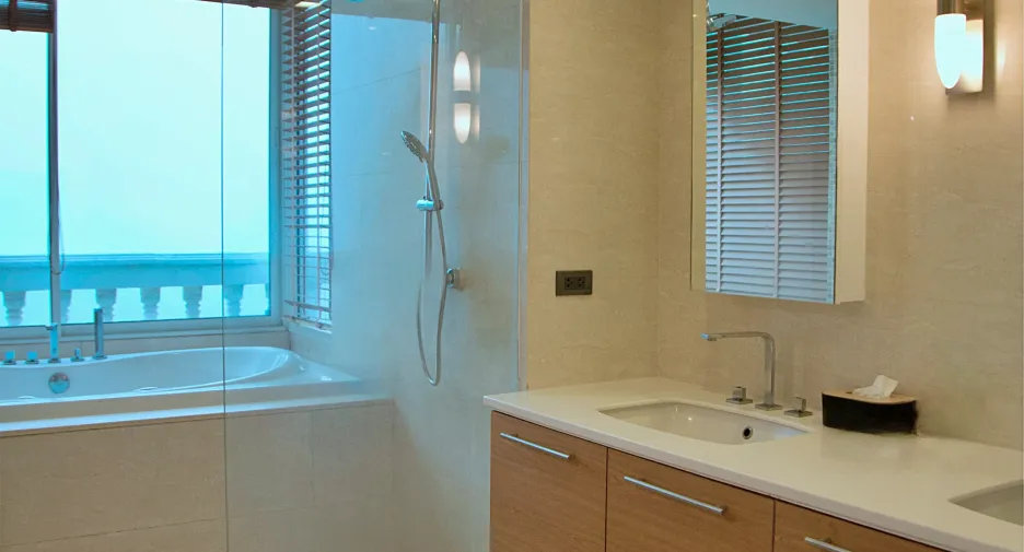 For rent 2 bedrooms condo in Khlong Toei, Bangkok