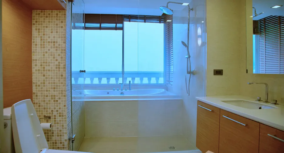 For rent 2 bedrooms condo in Khlong Toei, Bangkok