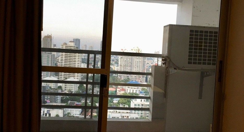For rent 2 bedrooms condo in Khlong Toei, Bangkok