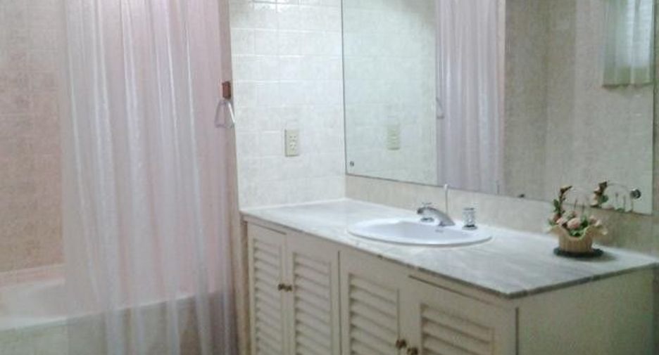 For rent 3 ベッドルーム condo in Watthana, Bangkok