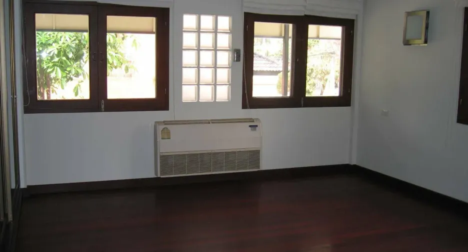 Haus zur Miete mit 3 Zimmer in Watthana, Bangkok