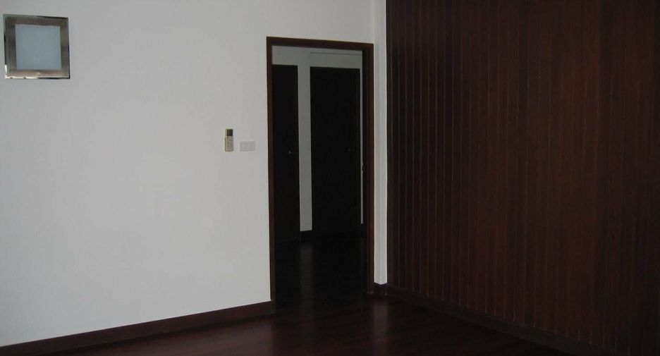 Haus zur Miete mit 3 Zimmer in Watthana, Bangkok