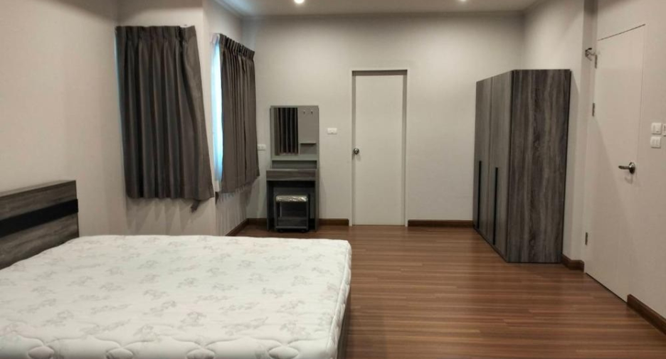 À louer 4 chambres maison à Bang Sao Thong, Samut Prakan