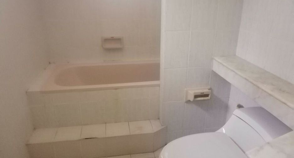For rent 4 bedrooms house in Prawet, Bangkok
