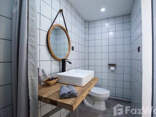 Casa en alquiler de 4 habitaciones en Huai Khwang, Bangkok