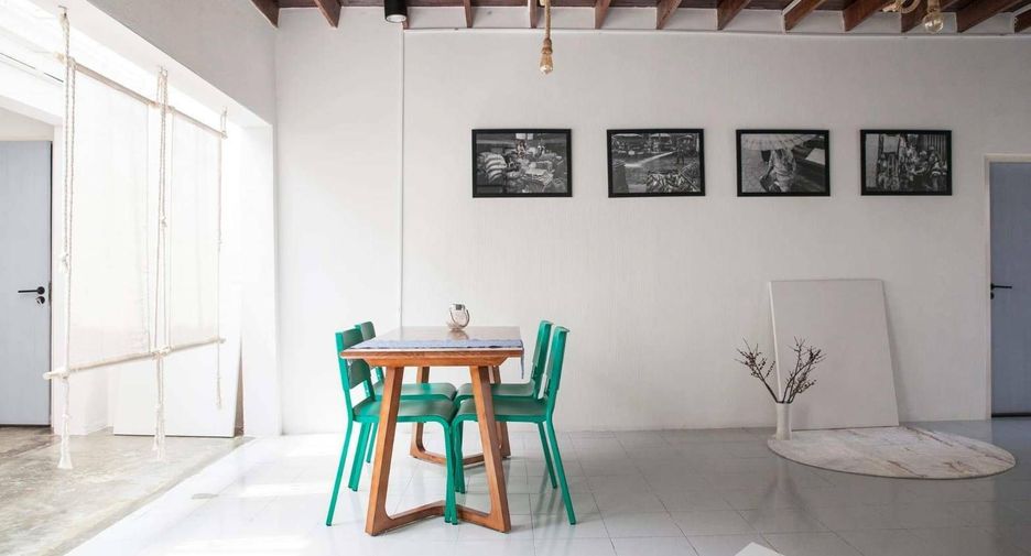 Haus zur Miete mit 4 Zimmer in Huai Khwang, Bangkok