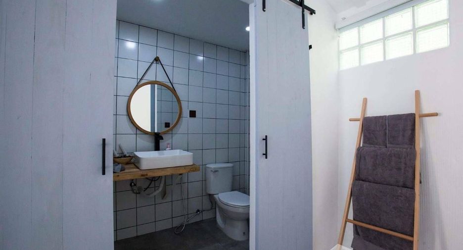 Haus zur Miete mit 4 Zimmer in Huai Khwang, Bangkok