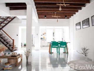 Casa en alquiler de 4 habitaciones en Huai Khwang, Bangkok