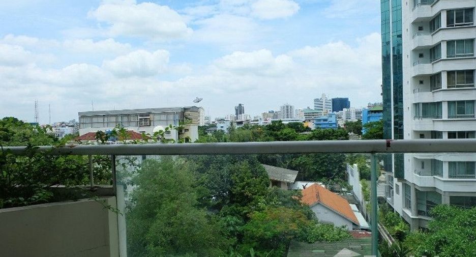 For rent 3 bedrooms condo in Sathon, Bangkok