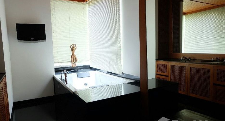 For rent 3 bedrooms condo in Sathon, Bangkok