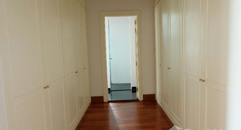 For rent 3 bedrooms condo in Sathon, Bangkok