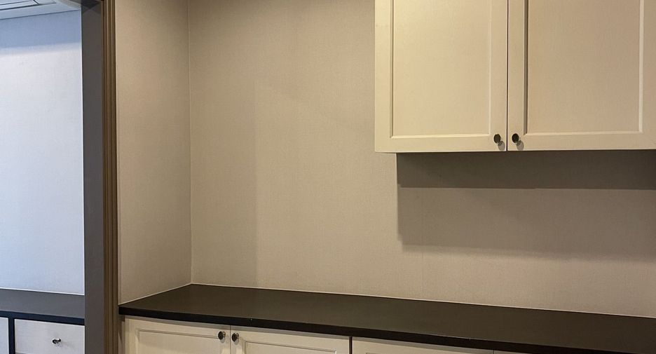 For rent 1 bed condo in Pathum Wan, Bangkok