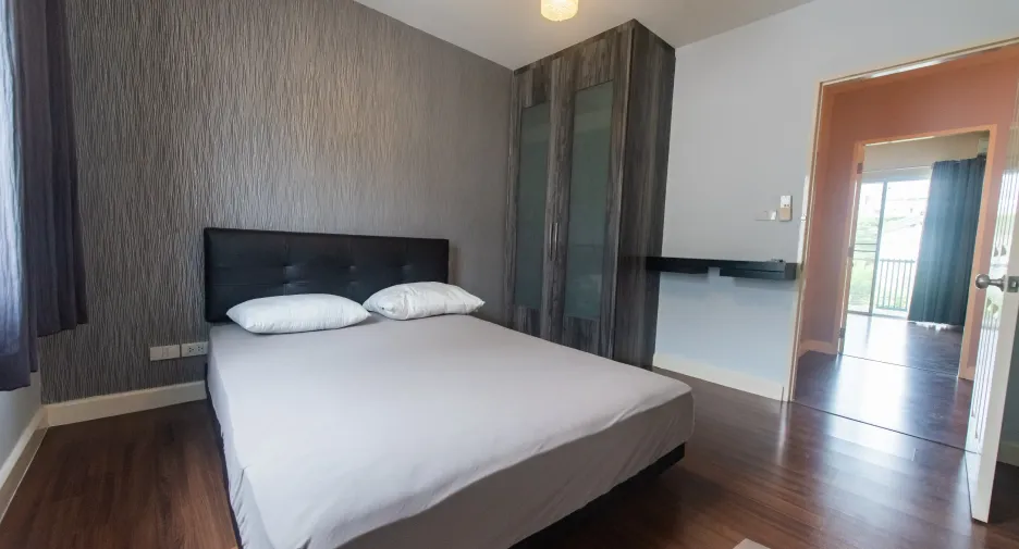 For rent 3 bedrooms townhouse in Prawet, Bangkok