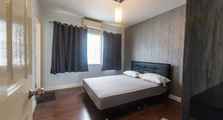 For rent 3 bedrooms townhouse in Prawet, Bangkok