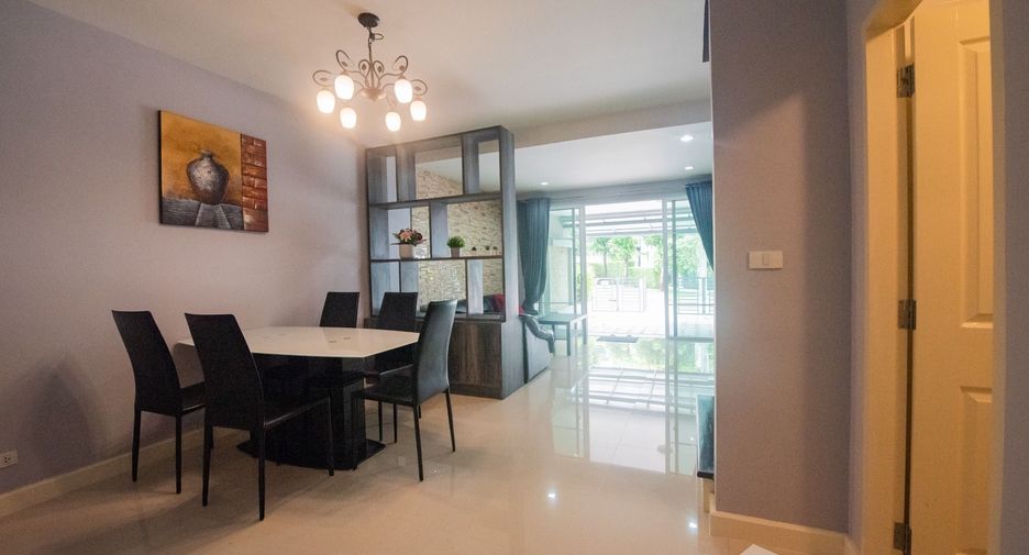 For rent 3 bedrooms townhouse in Prawet, Bangkok