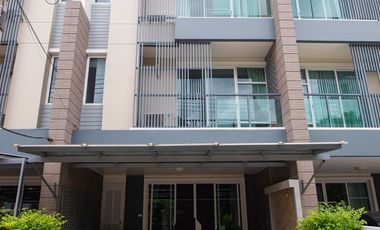 For rent 3 bedrooms townhouse in Prawet, Bangkok
