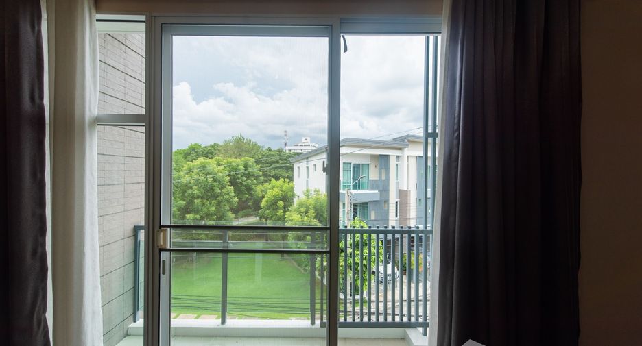 For rent 3 bedrooms townhouse in Prawet, Bangkok