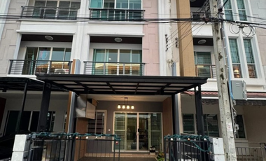 For rent 3 bedrooms townhouse in Chom Thong, Bangkok