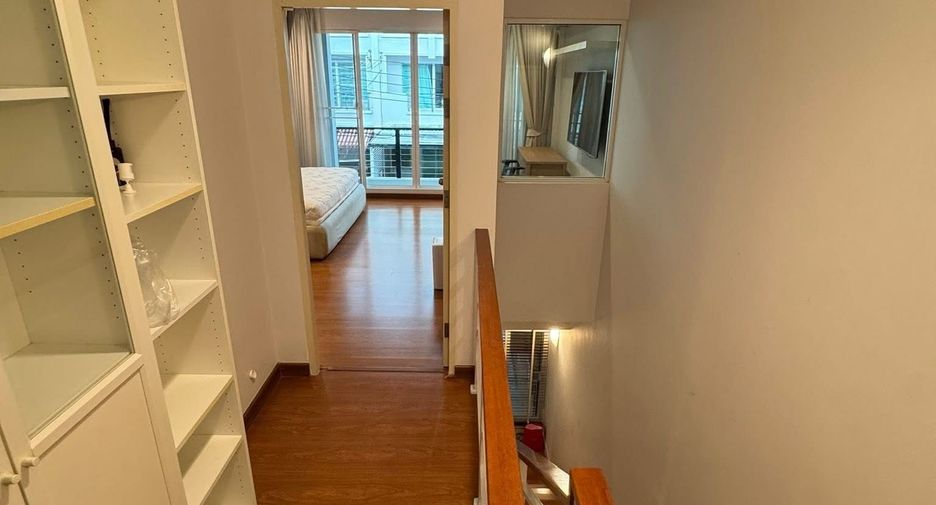 For rent 3 bedrooms townhouse in Chom Thong, Bangkok