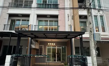 For rent 3 bedrooms townhouse in Chom Thong, Bangkok