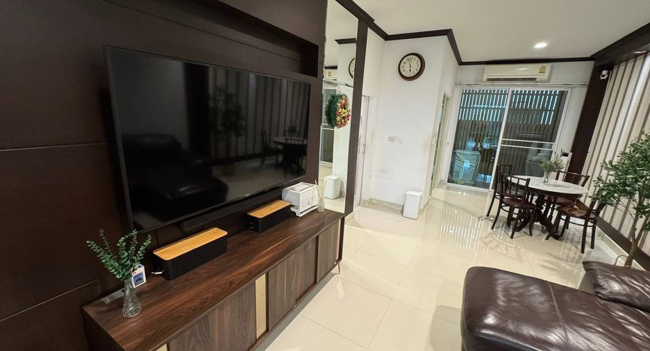For rent 3 bedrooms townhouse in Chom Thong, Bangkok