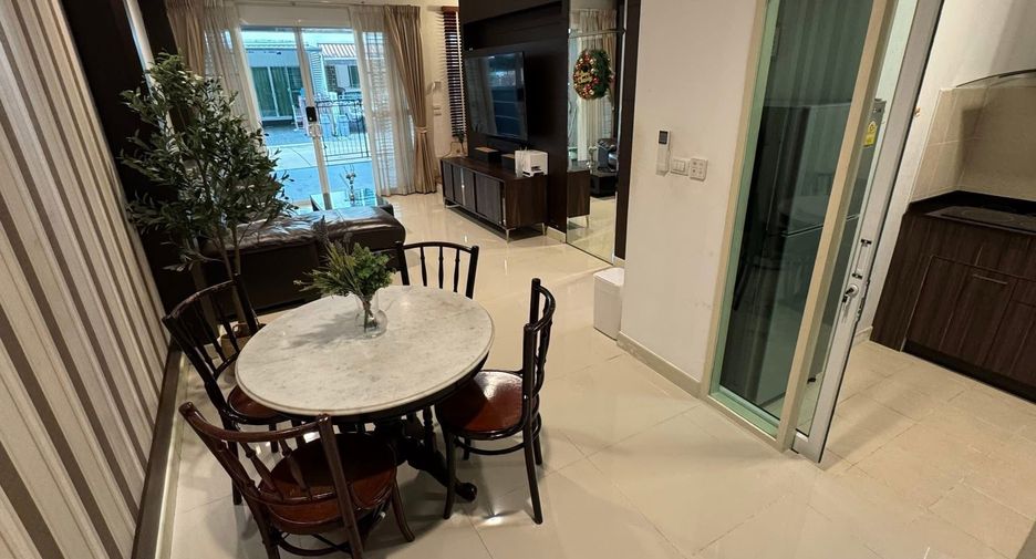 For rent 3 bedrooms townhouse in Chom Thong, Bangkok