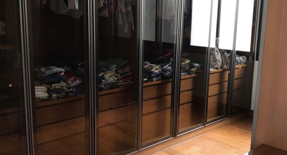 For rent 5 bedrooms house in Bang Na, Bangkok