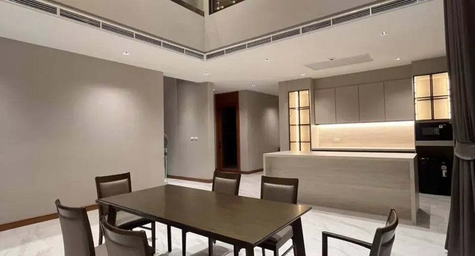 For rent 5 bedrooms house in Bang Na, Bangkok