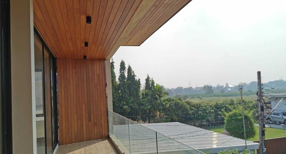 For rent 5 bedrooms house in Bang Na, Bangkok