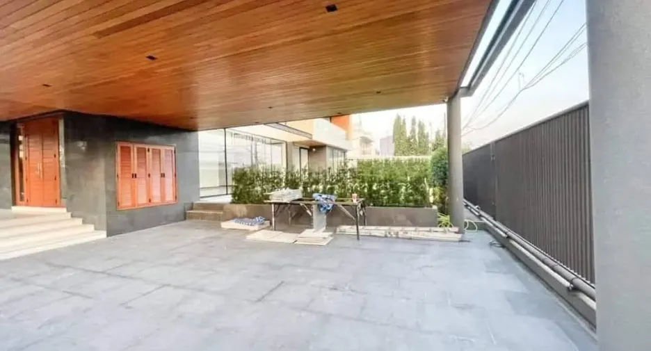 For rent 5 bedrooms house in Bang Na, Bangkok