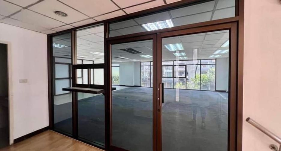 For rent office in Khlong San, Bangkok
