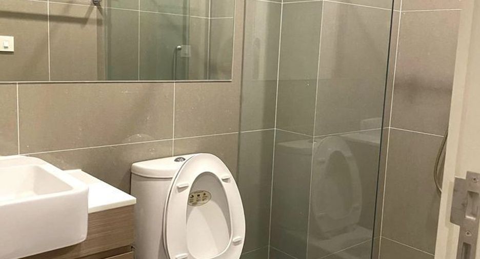 Condo en alquiler de 2 habitaciones en Huai Khwang, Bangkok