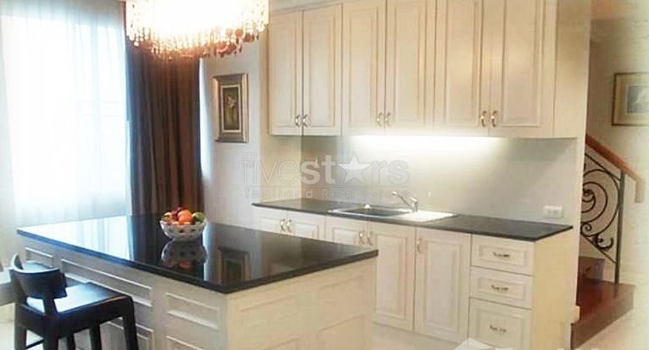 Condo en alquiler de 4 habitaciones en Watthana, Bangkok