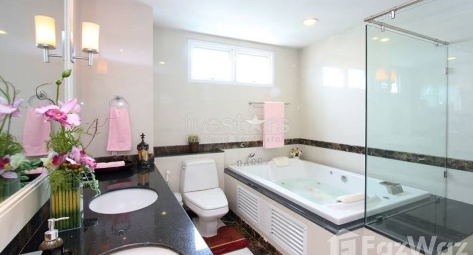 Condo en alquiler de 4 habitaciones en Watthana, Bangkok