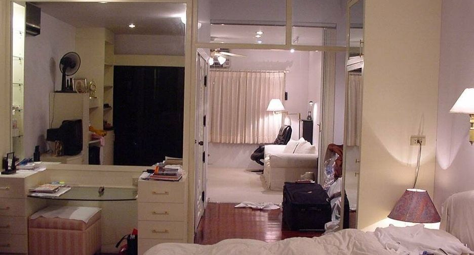 For rent 4 bedrooms house in Khlong Toei, Bangkok