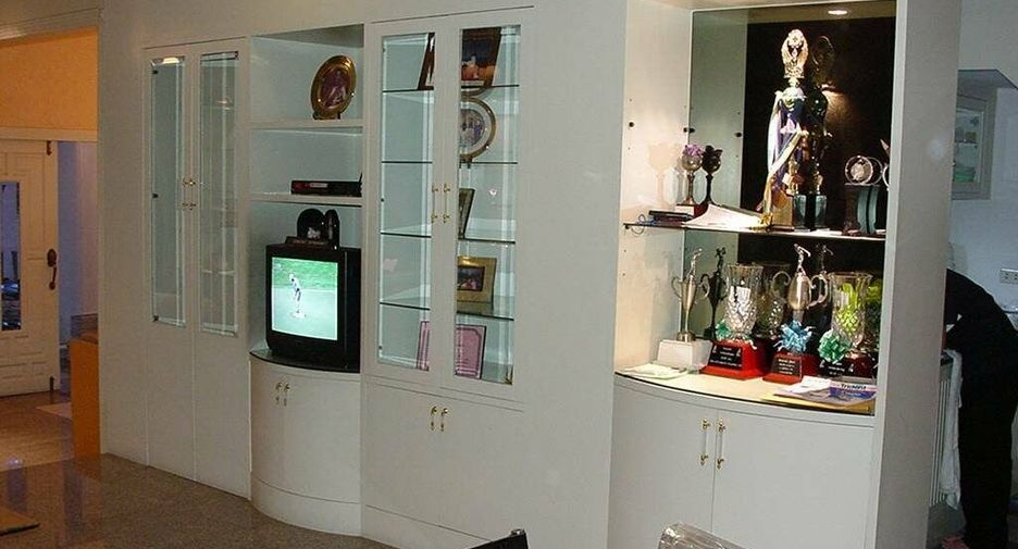 For rent 4 bedrooms house in Khlong Toei, Bangkok