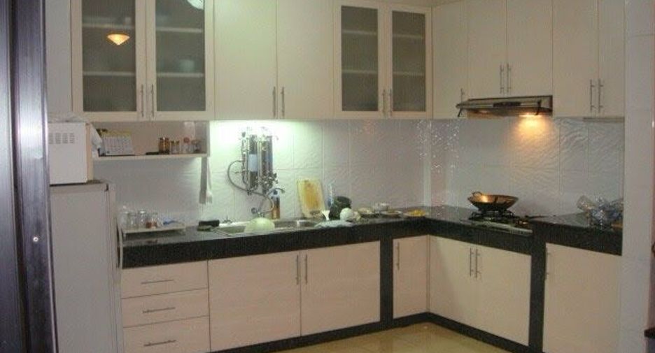 For rent 4 bedrooms house in Khlong Toei, Bangkok