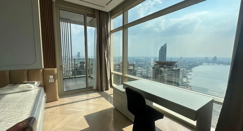 For rent 4 bedrooms condo in Bang Kho Laem, Bangkok
