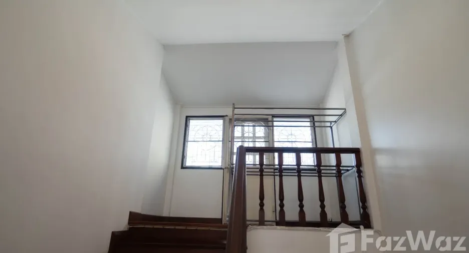 Casa adosada en alquiler de 5 habitaciones en Watthana, Bangkok