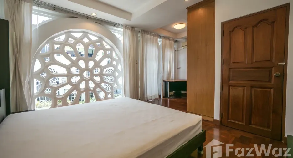 Casa adosada en alquiler de 5 habitaciones en Watthana, Bangkok