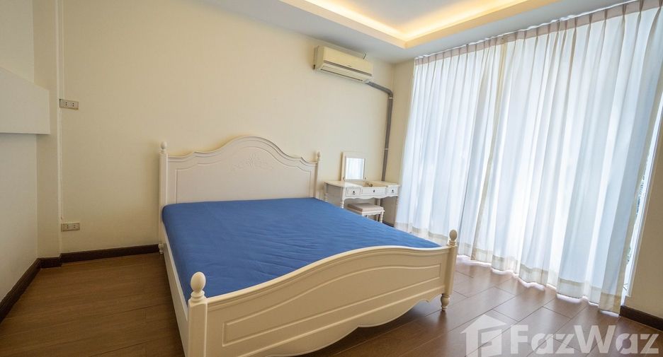 Casa adosada en alquiler de 5 habitaciones en Watthana, Bangkok