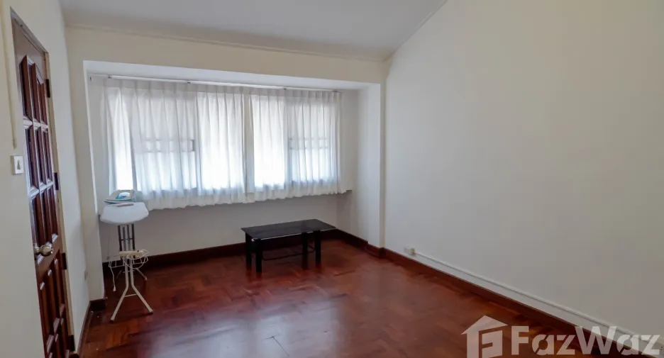 Casa adosada en alquiler de 5 habitaciones en Watthana, Bangkok