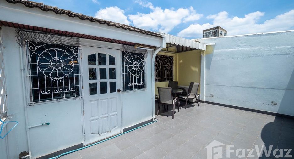 Casa adosada en alquiler de 5 habitaciones en Watthana, Bangkok