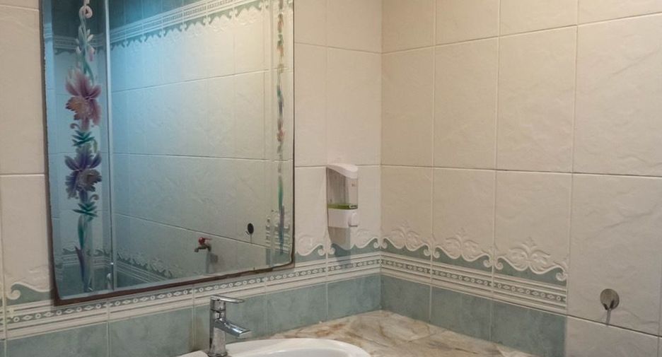 Casa adosada en alquiler de 5 habitaciones en Watthana, Bangkok