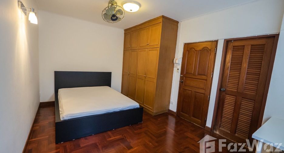 Casa adosada en alquiler de 5 habitaciones en Watthana, Bangkok