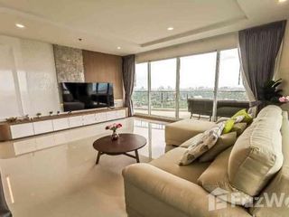 For rent 3 bedrooms condo in Yan Nawa, Bangkok