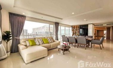 Condo en alquiler de 3 habitaciones en Yan Nawa, Bangkok