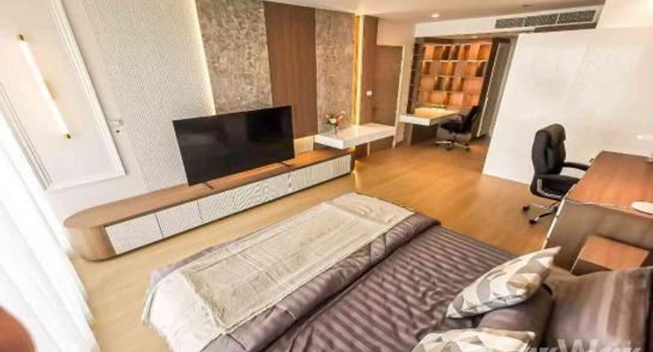Condo en alquiler de 3 habitaciones en Yan Nawa, Bangkok
