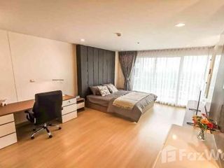 For rent 3 bedrooms condo in Yan Nawa, Bangkok